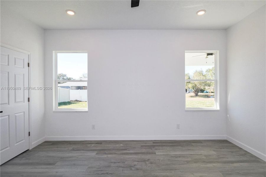 Spacious, unfurnished interior of a new home in , Sebring (Image 25).