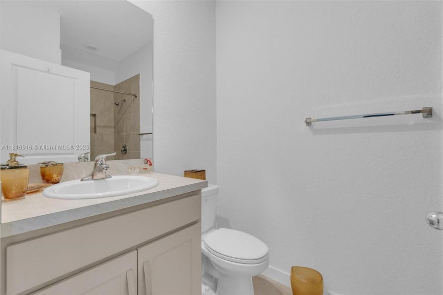 Image 33 of a home in . Image 33 of a home in .