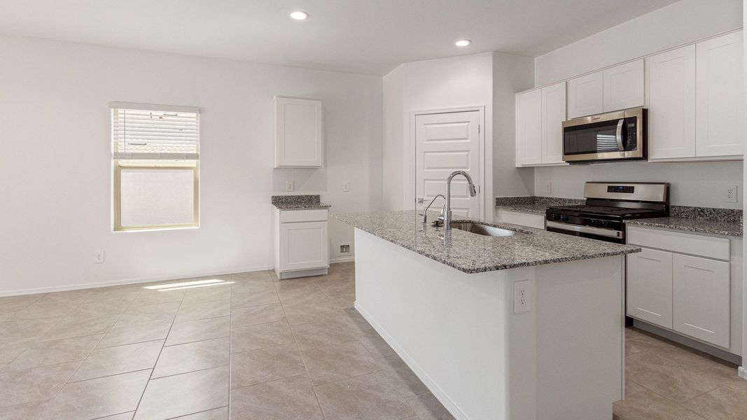 Furnished interior view inside a new home in Sycamore Vista, Vail (Image 7).