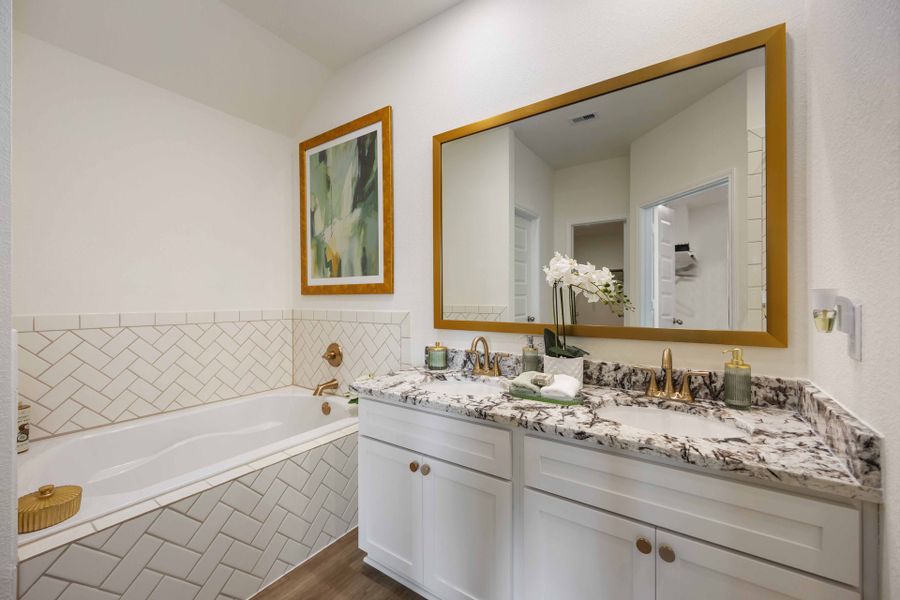 Alicante Model Home – Picasso Floorplan – Primary Bathroom