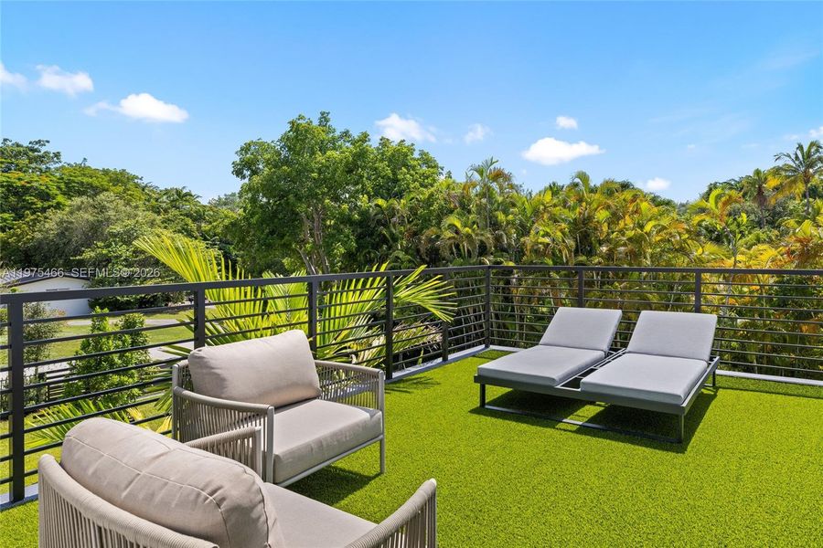Exterior details and patio area of a home in , Pinecrest (Image 35).