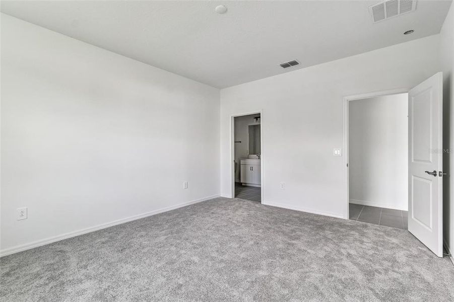 Spacious, unfurnished interior of a new home in Southpointe, Palmetto (Image 15).