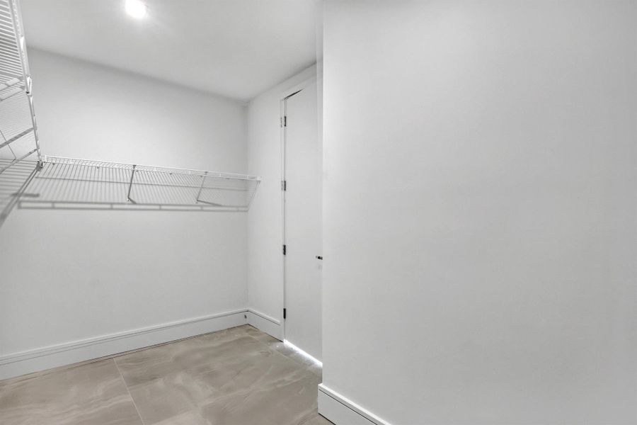 Spacious, unfurnished interior of a new home in , Lake Park (Image 23).
