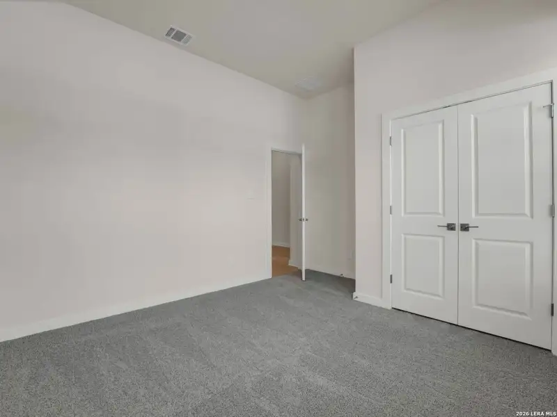 Spacious, unfurnished interior of a new home in Comanche Ridge, San Antonio (Image 16).