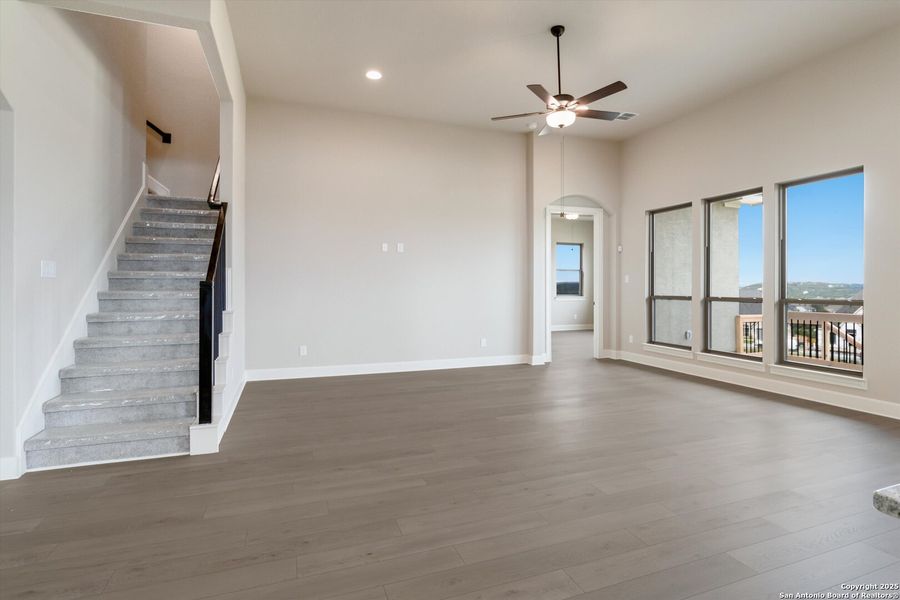 Spacious, unfurnished interior of a new home in Johnson Ranch, Bulverde (Image 16).