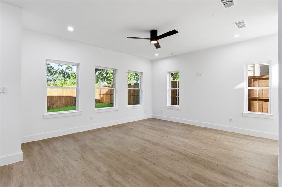 Spacious, unfurnished interior of a new home in , Grand Prairie (Image 22).