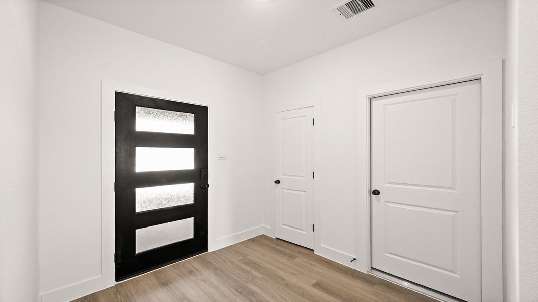 Representative unfurnished interior of a home built from the Denton by D.R. Horton in Chapel Lakes, Montgomery (Image 16).
