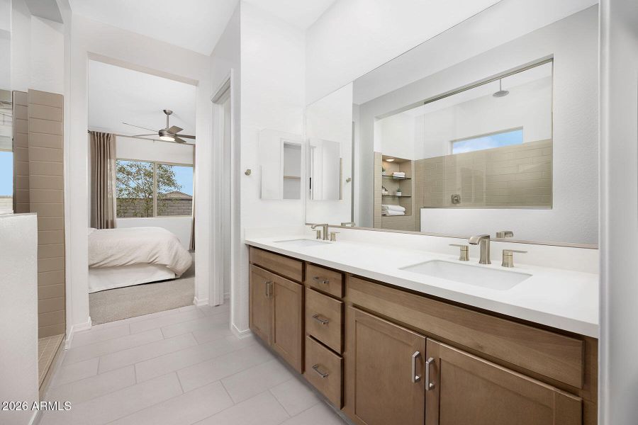 PHX_Tyler Ranch_Ginger_Model_OwnersBath