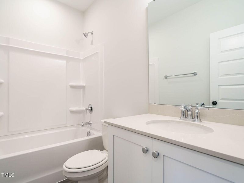 025-1280x960-bathroom
