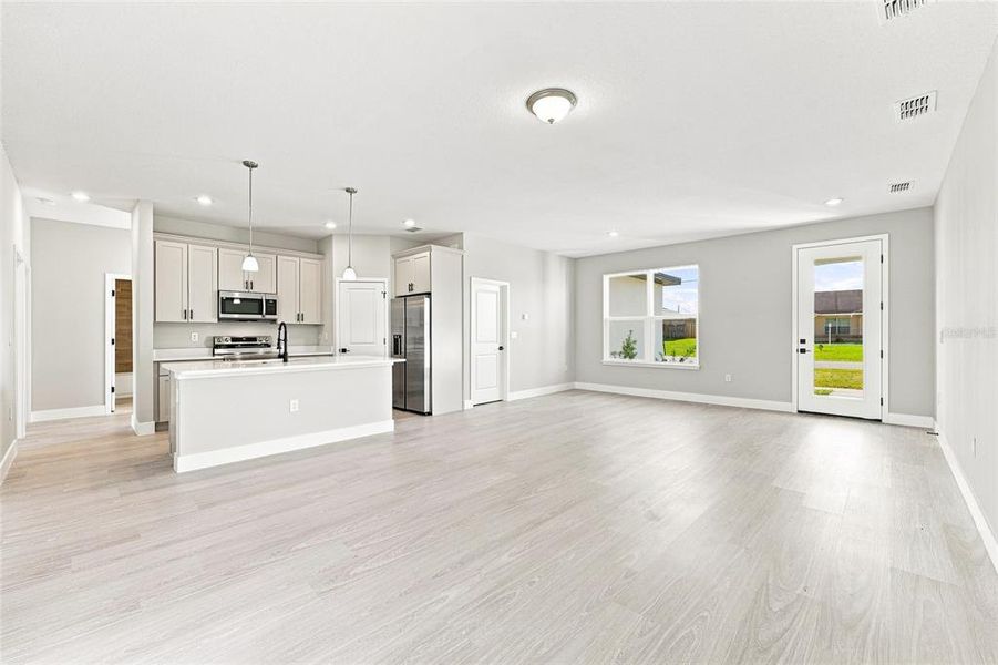 Spacious, unfurnished interior of a new home in , Ocala (Image 10).