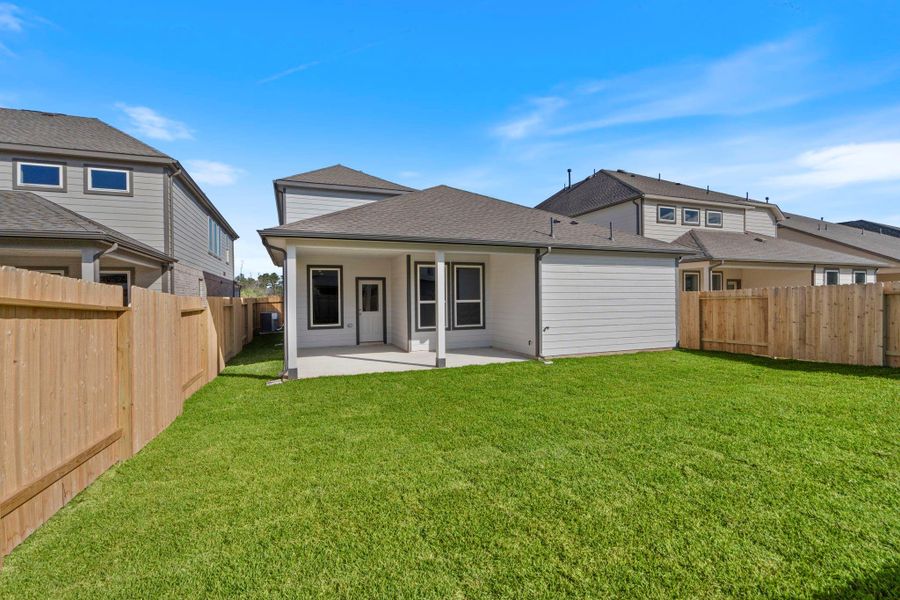 Exterior details and patio area of a home in Barton Creek Ranch, Conroe (Image 18).