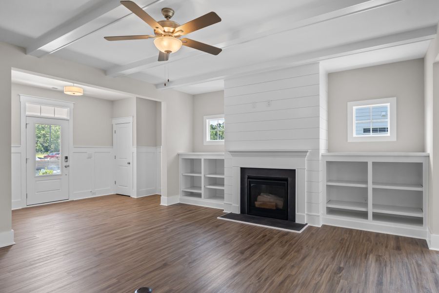 Representative unfurnished interior of a home built from the Kauai by Bill Clark Homes in Sidbury Landing, Wilmington (Image 55).