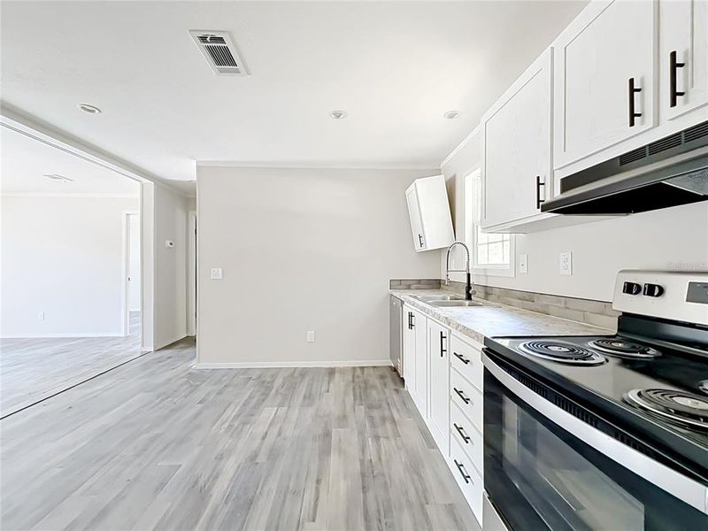 Furnished interior view inside a new home in , Orlando (Image 6).