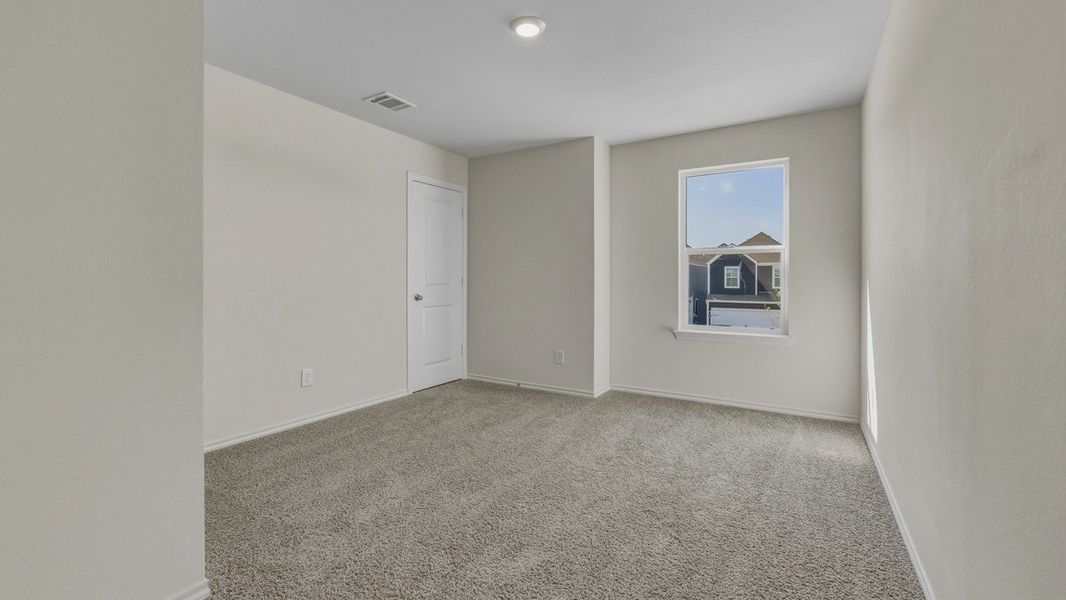 Spacious, unfurnished interior of a new home in Arbor Trails South, Princeton (Image 10).
