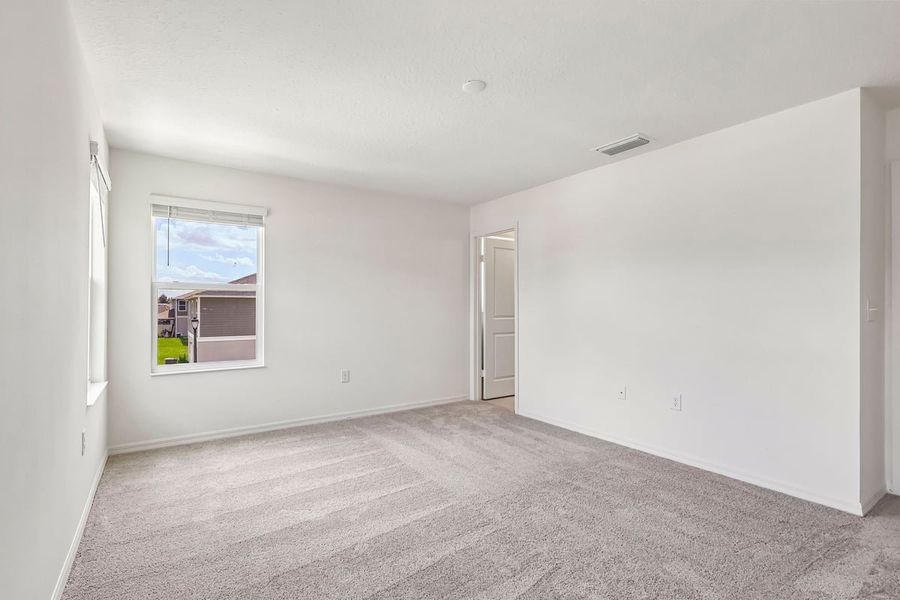Spacious, unfurnished interior of a new home in Reserve at Forest Lake Townhomes, Lake Wales (Image 17).