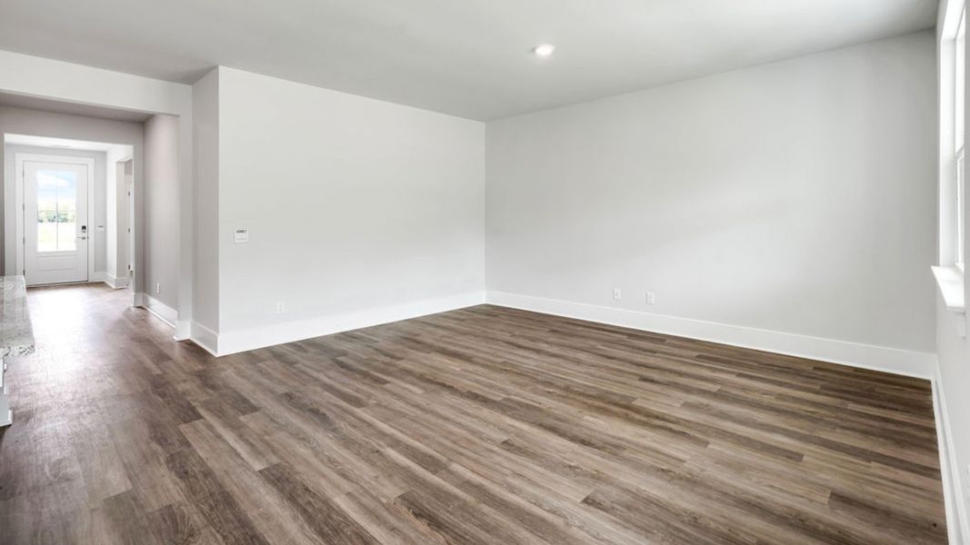 Spacious, unfurnished interior of a new home in Rolling Hills, Bolivia (Image 24).