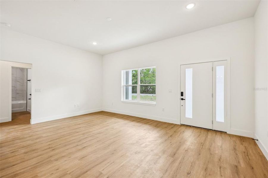 Spacious, unfurnished interior of a new home in , Ocklawaha (Image 16).