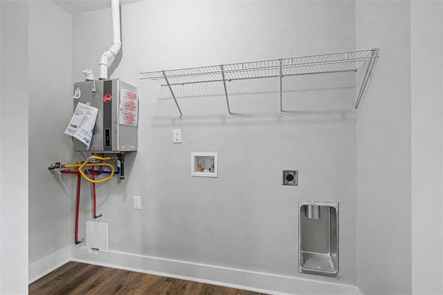 Spacious, unfurnished interior of a new home in , Emerson (Image 10).