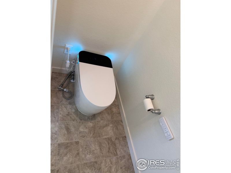 New fancy bidet toilet New fancy bidet toilet