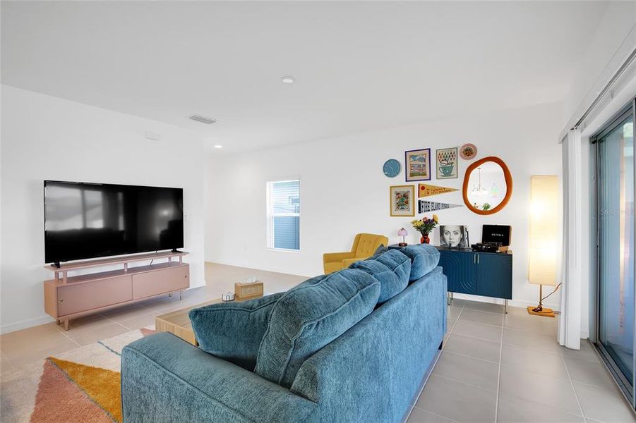 Furnished interior view inside a new home in Horse Creek at Crosswinds, Davenport (Image 47). Furnished interior view inside a new home in Horse Creek at Crosswinds, Davenport (Image 47).