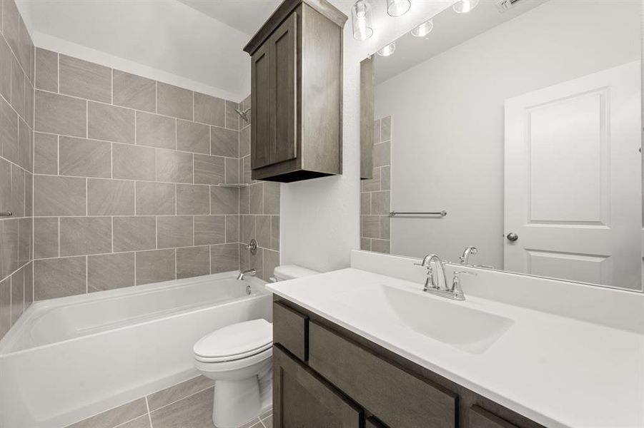 4536 Lyre Leaf- Bathroom