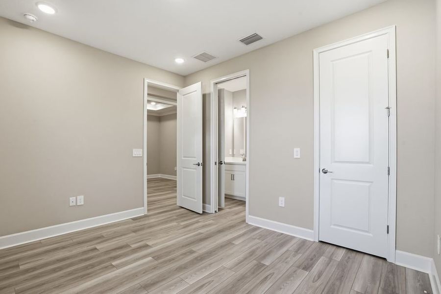 Spacious, unfurnished interior of a new home in Esplanade at Azario Lakewood Ranch, Lakewood Ranch (Image 16). Spacious, unfurnished interior of a new home in Esplanade at Azario Lakewood Ranch, Lakewood Ranch (Image 16).