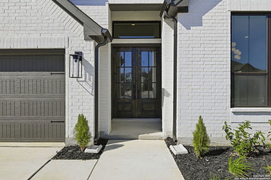Exterior details and patio area of a home in Ventana - 60', Bulverde (Image 4).