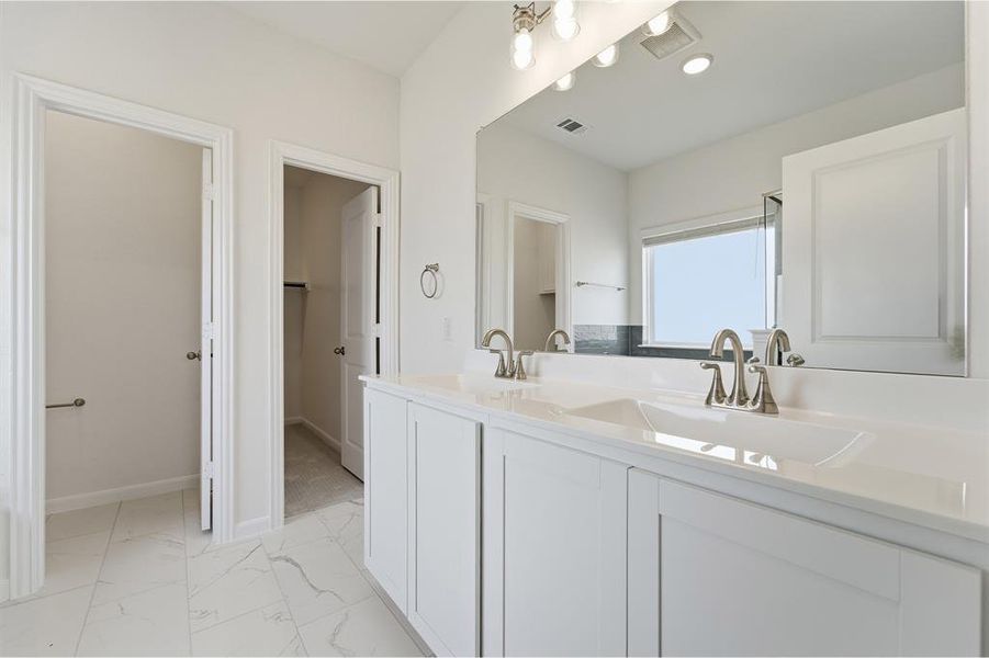 Furnished interior view inside a new home in Saddlebrook Estates, Waxahachie (Image 8).