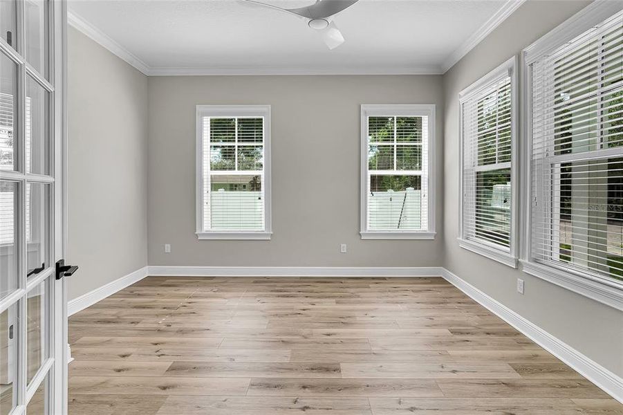 OFF TO THE RIGHT DEN OR BEDRROM FULL BATHROOM OFF TO THE RIGHT DEN OR BEDRROM FULL BATHROOM