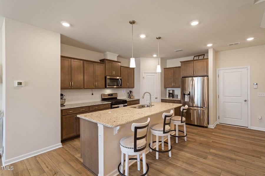 17-728 Silo Pk Dr [2369799]_17