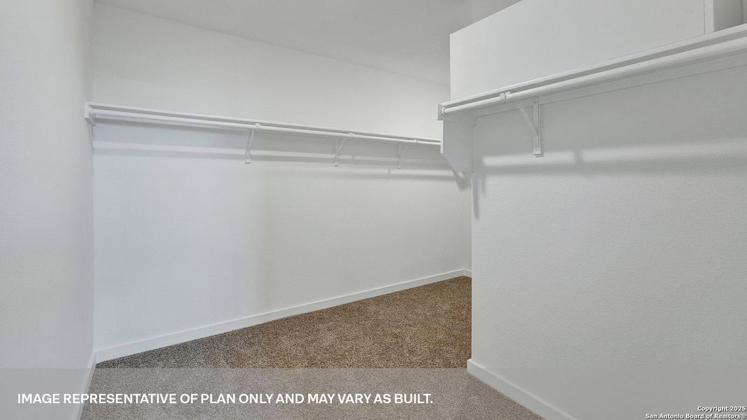 Spacious, unfurnished interior of a new home in Sonoma Oaks, Fredericksburg (Image 22).