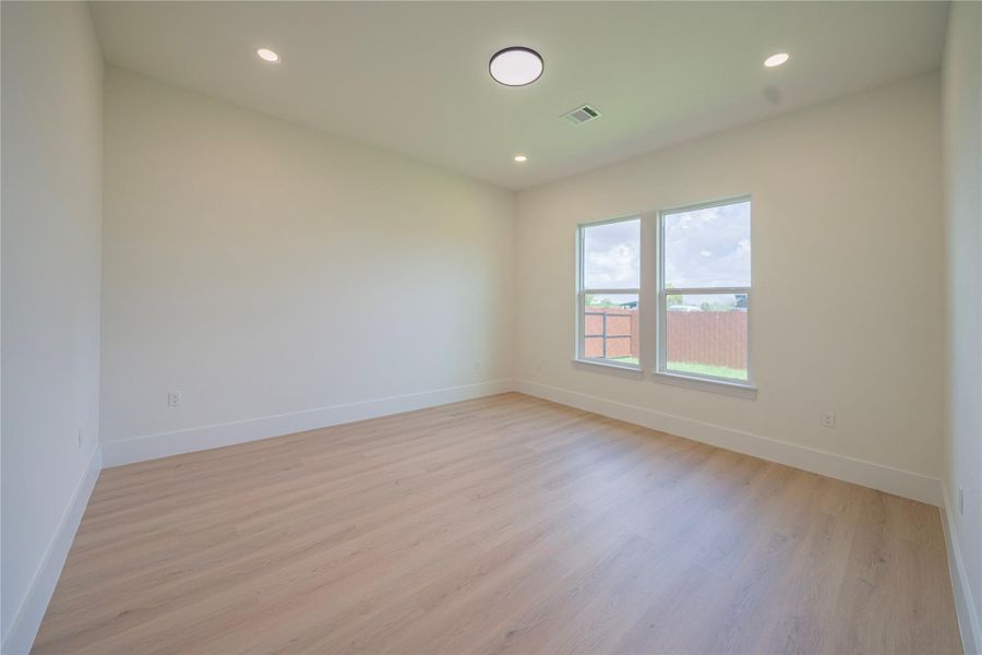 Spacious, unfurnished interior of a new home in , Hockley (Image 24).