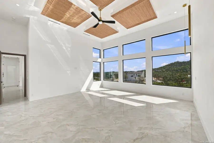 Spacious, unfurnished interior of a new home in , San Antonio (Image 27).