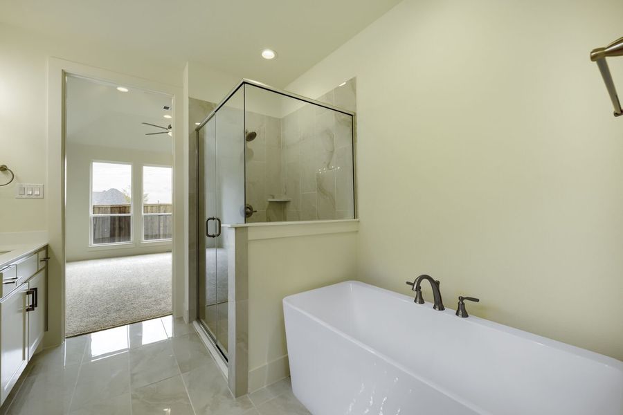 690 Red Cedar - Primary Bathroom