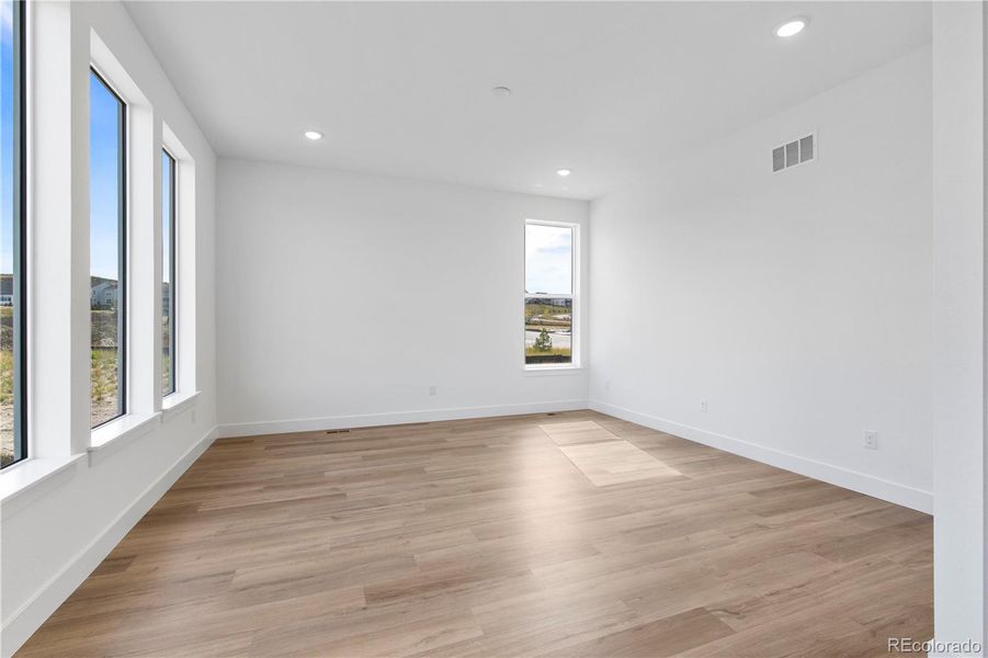 Spacious, unfurnished interior of a new home in Montaine, Castle Rock (Image 27).