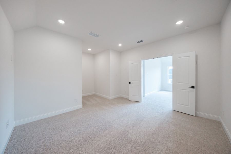 Spacious, unfurnished interior of a new home in Treeline, Justin (Image 21).