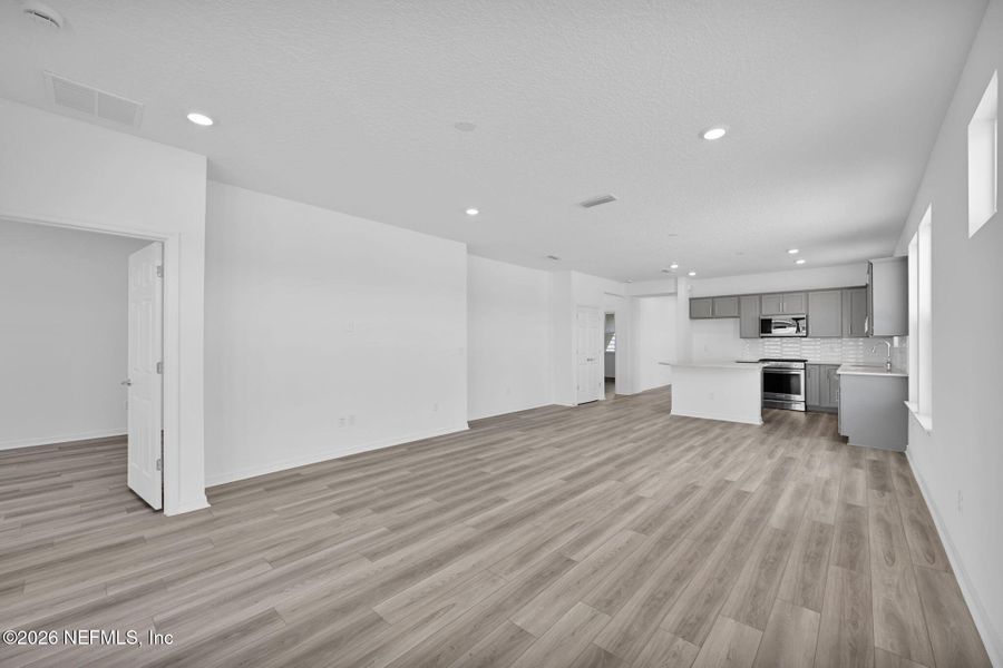 Spacious, unfurnished interior of a new home in Del Webb Wildlight, Yulee (Image 19).