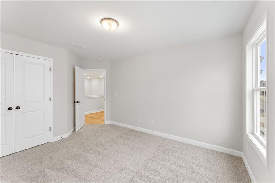 Spacious, unfurnished interior of a new home in Cherokee Township, Acworth (Image 23).