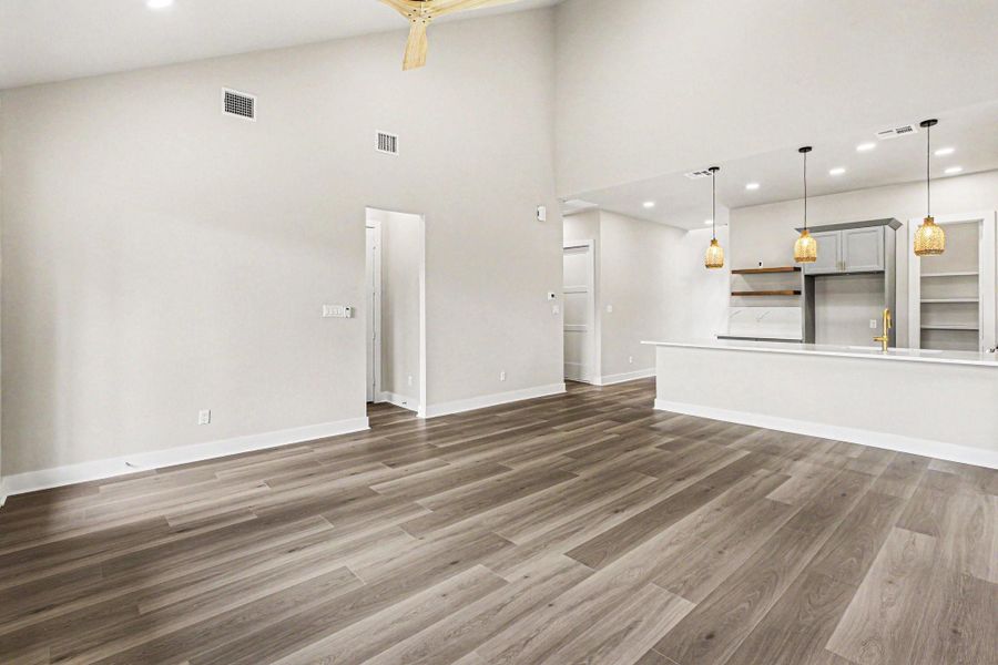 Spacious, unfurnished interior of a new home in , Conroe (Image 21).