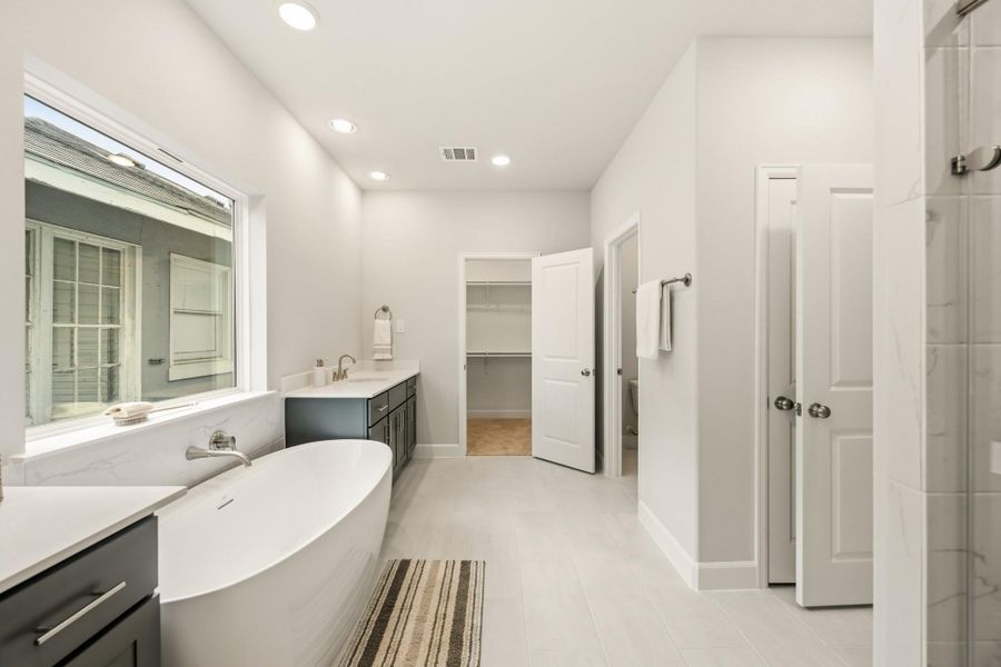 Dual closets and a linen closet provide perfect storage where you want it. Dual closets and a linen closet provide perfect storage where you want it.