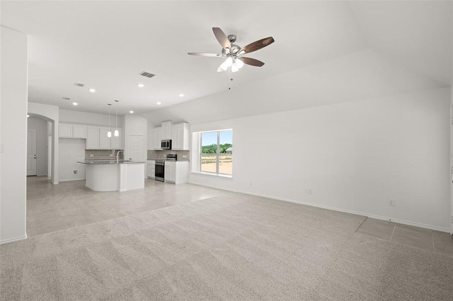 Spacious, unfurnished interior of a new home in Pirate Village, Granbury (Image 13). Spacious, unfurnished interior of a new home in Pirate Village, Granbury (Image 13).