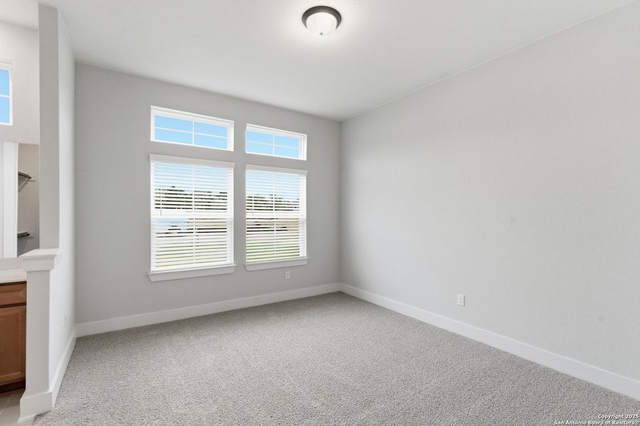 Spacious, unfurnished interior of a new home in Potranco Oaks, Castroville (Image 21).