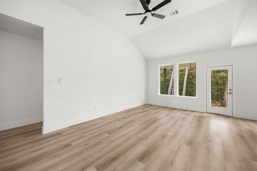 Spacious, unfurnished interior of a new home in , Conroe (Image 20). Spacious, unfurnished interior of a new home in , Conroe (Image 20).