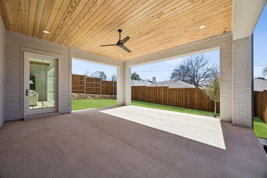Exterior details and patio area of a home in , Dallas (Image 3).