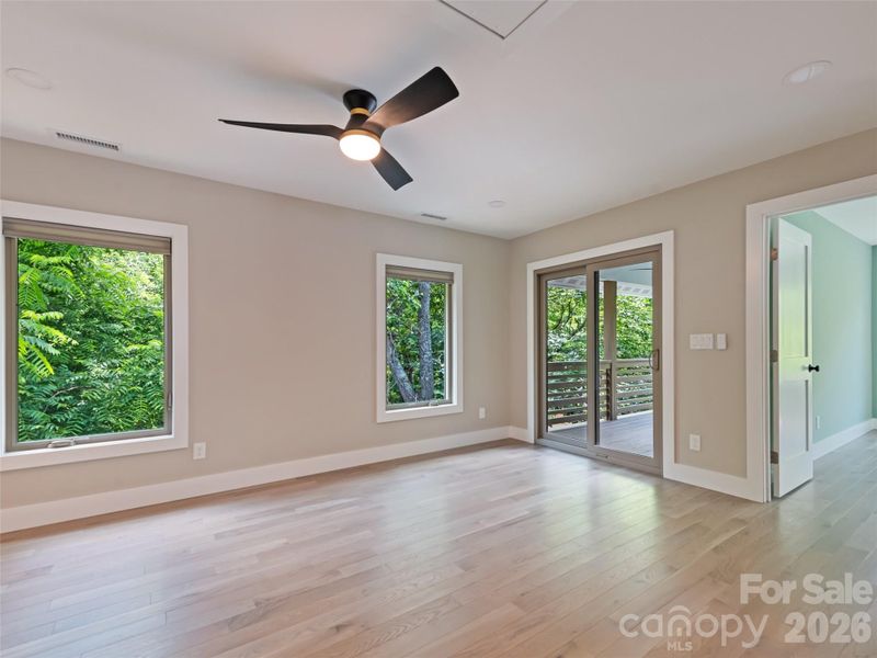 Spacious, unfurnished interior of a new home in , Asheville (Image 22).
