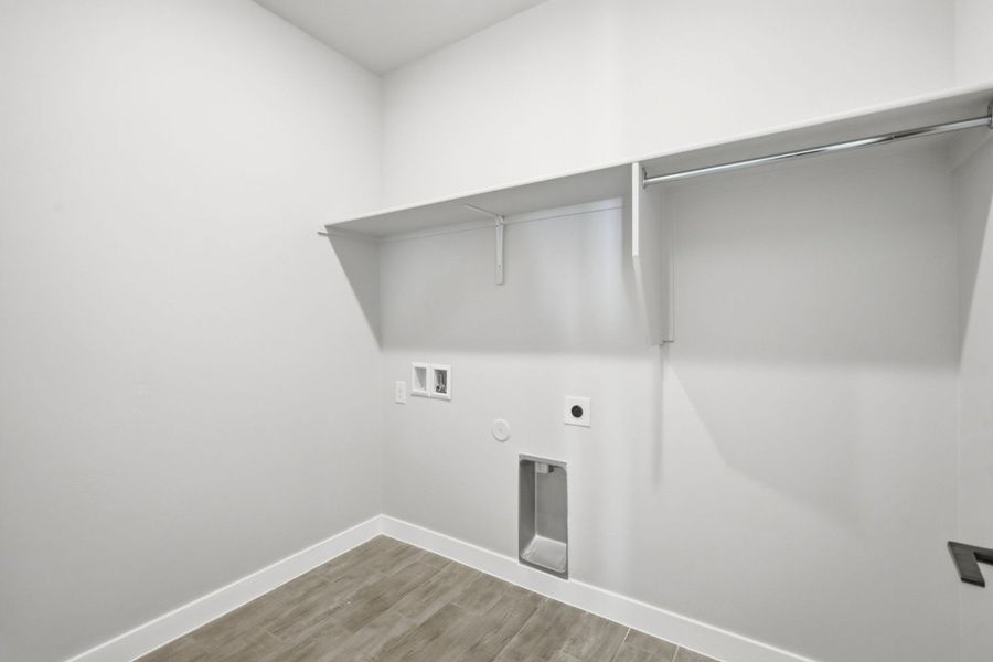 Spacious, unfurnished interior of a new home in Emerald Estates, El Paso (Image 31).