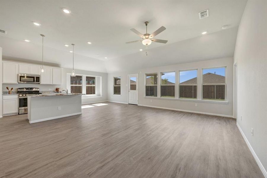 Spacious, unfurnished interior of a new home in Mobberly Farms, Pilot Point (Image 12).
