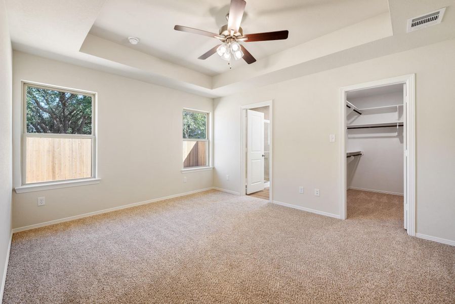 Spacious, unfurnished interior of a new home in , Navasota (Image 24).