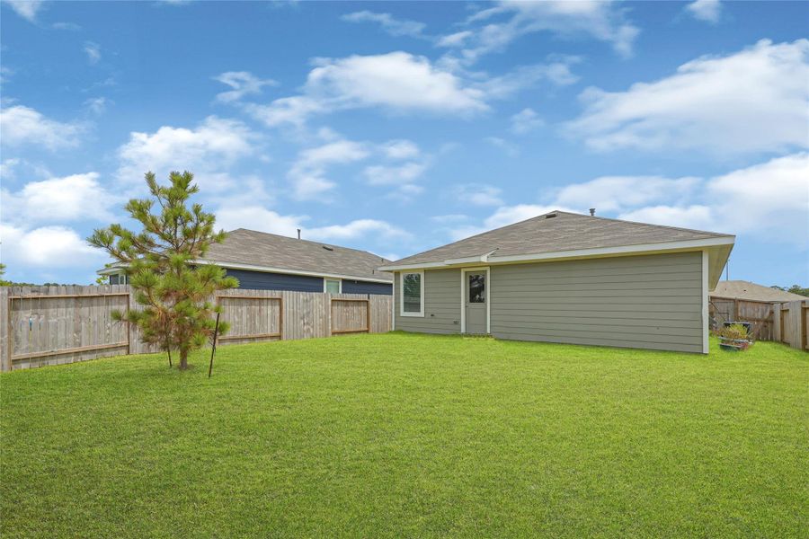 Exterior details and patio area of a home in Presswoods, Splendora (Image 3).