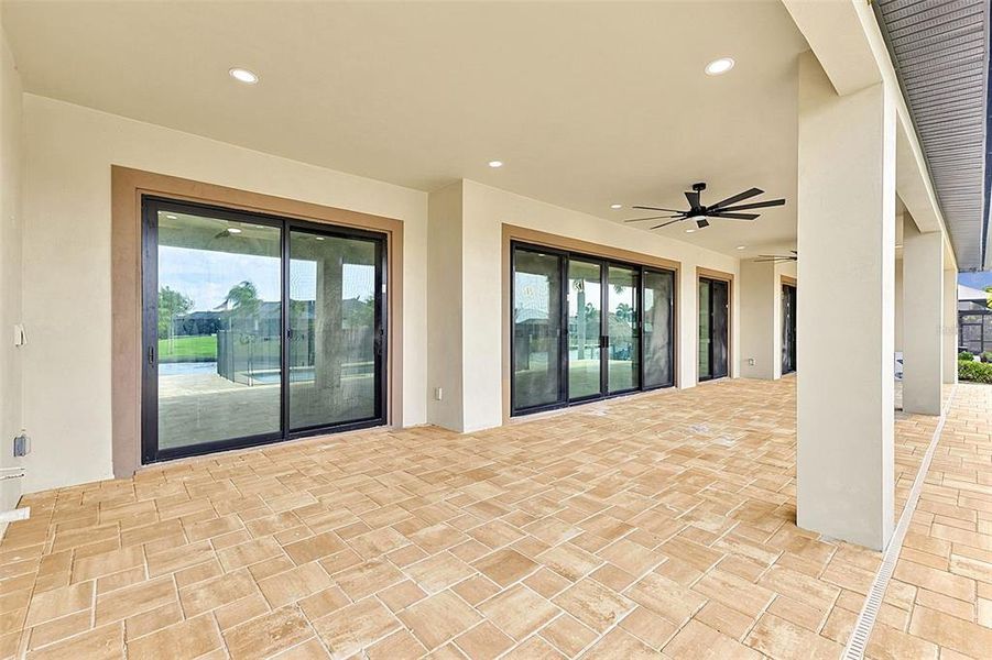 Exterior details and patio area of a home in , Port Charlotte (Image 4).